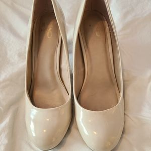 Womens size 9 neutral high heels